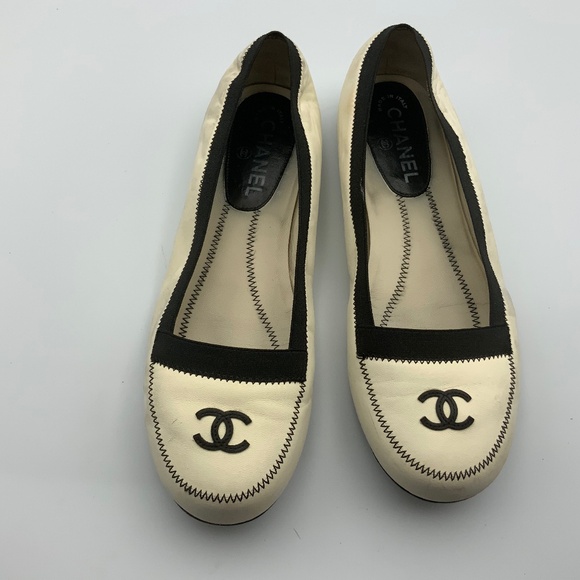 CHANEL LOGO LEATHER MOCCASIN-LOAFER - Picture 1 of 6